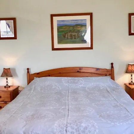 לינה וארוחת בוקר Carraig-mor House